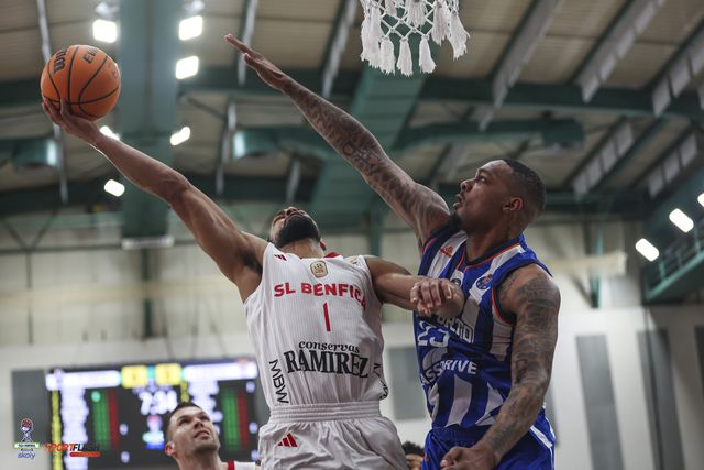 Meias-finais com clássico Benfica-FC Porto e dérbi Ovarense-Oliveirense