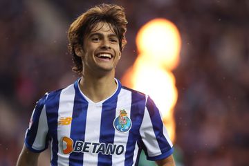 Mora e o desafio que o adversário lhe lançou e deu no... 3-1