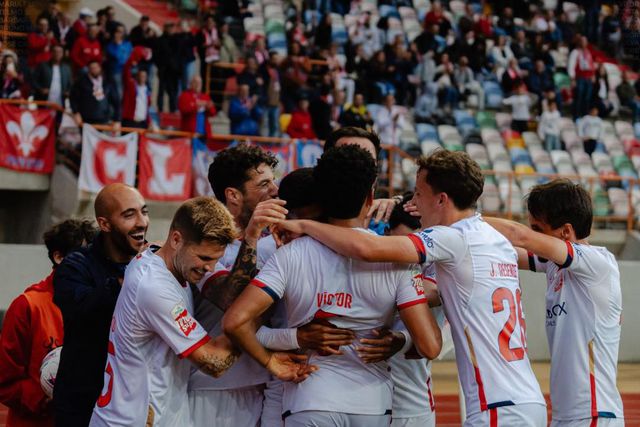 Liga 2: UD Leiria dá 'chapa cinco' à Oliveirense
