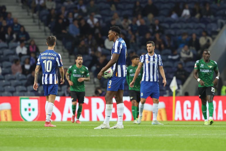 Tribunal do Dragão não perdoa e brinda equipa com assobios