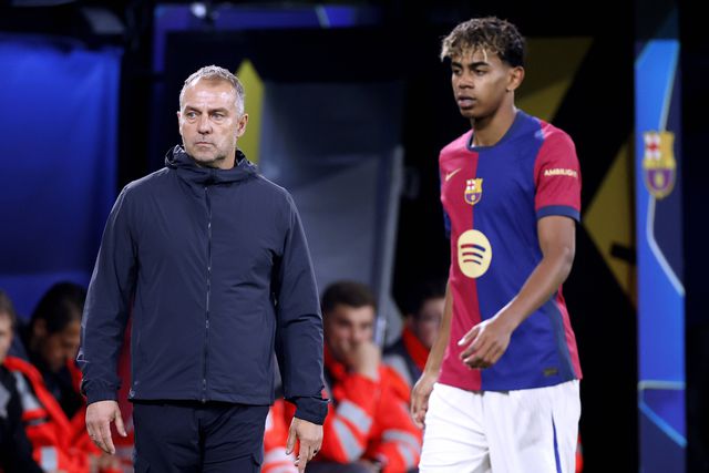 Hansi Flick usa Cristiano Ronaldo e Messi para avisar Yamal