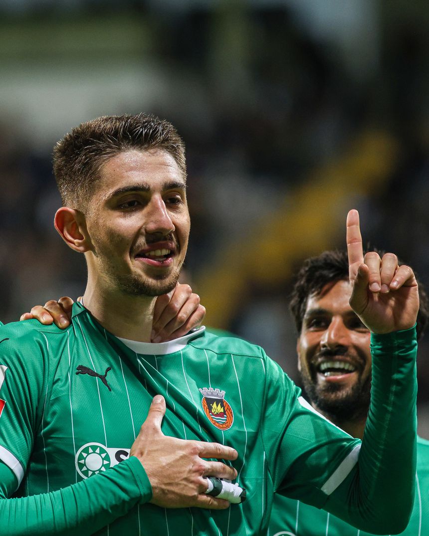 Tiknaz eleito pelos adeptos como o jogador do mês de abril