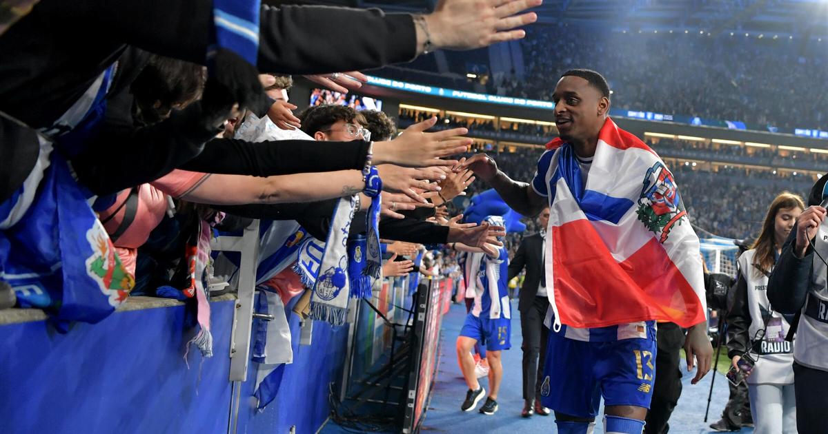 Médio do FC Porto responde a ofensas com foto de campeão: «Bom verão!»