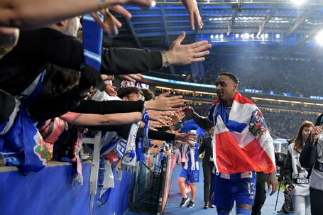 Pablo Rosario agradece aos adeptos  (Foto: Rogério Ferreira/Kapta+)