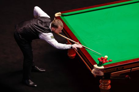 «Vergonha para o snooker»: Wu e Allen jogam o 'frame' mais longo da história do Crucible