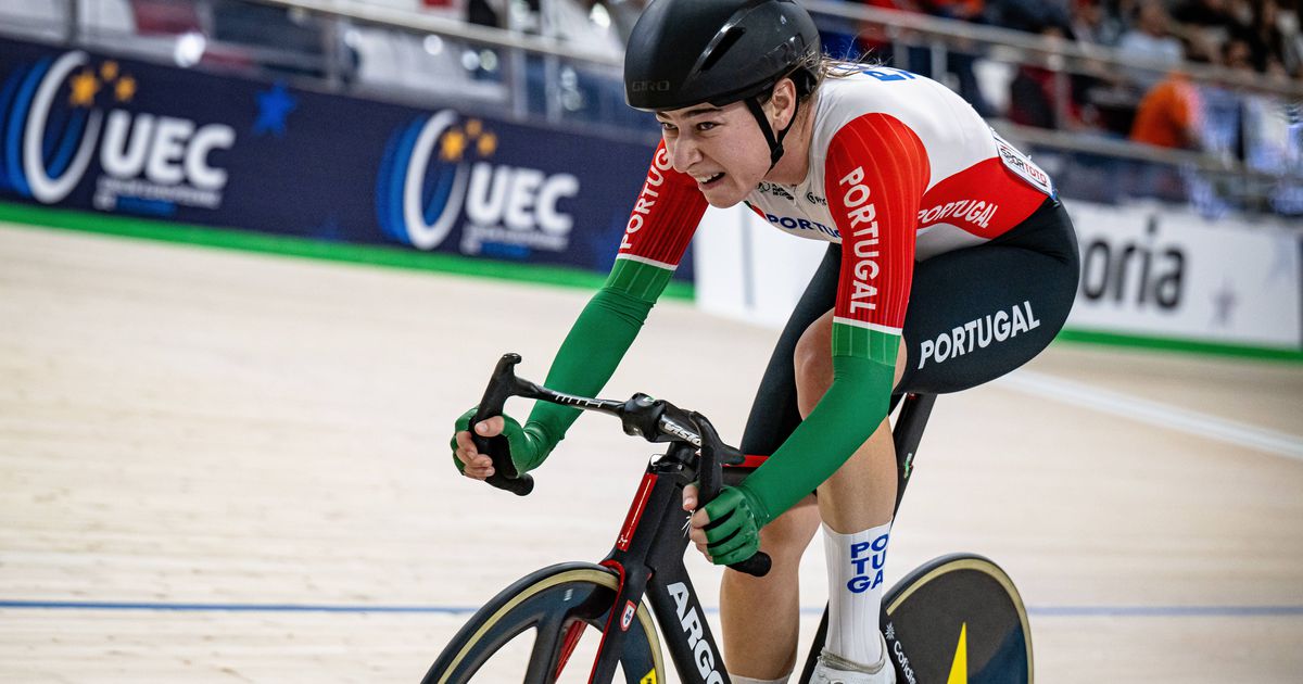 Daniela Campos conquista prata no GP Junek Velodromes de pista