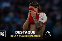 De costas, com a cabeça! Defesas destas não se veem todos os dias