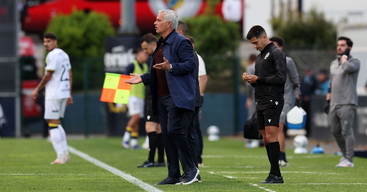 Benfica: bate-boca no relvado e confusão na bancada