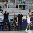 Os técnicos Bernardo Pires e Luís Magalhães na primeira meia final da Taça Hugo dos Santos, em Gondomar.