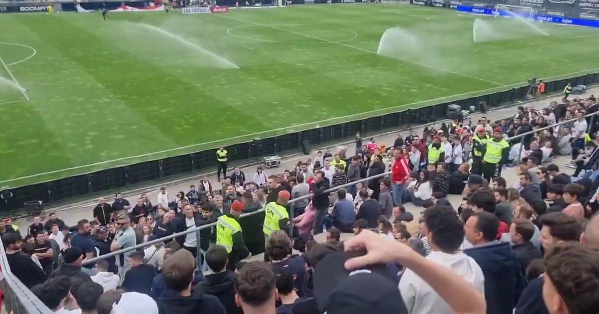 Aconteceu em Famalicão: stewards obrigam adepto a entregar cachecol à bancada ao lado