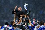 Farioli atirado ao ar (FC Porto/X)