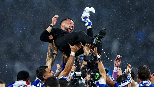 Farioli atirado ao ar (FC Porto/X)