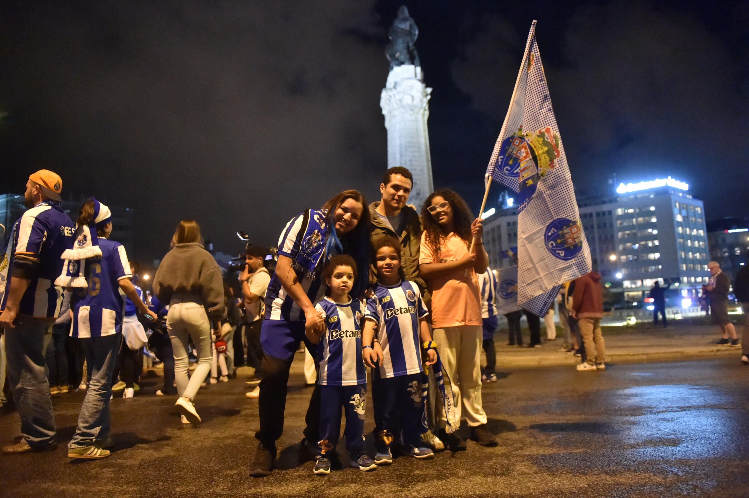 Uma 'famiglia portista' no Marquês de Pombal (Foto: Miguel Nunes)