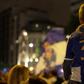 Criança assiste à festa do FC Porto em Lisboa aos ombros do pai