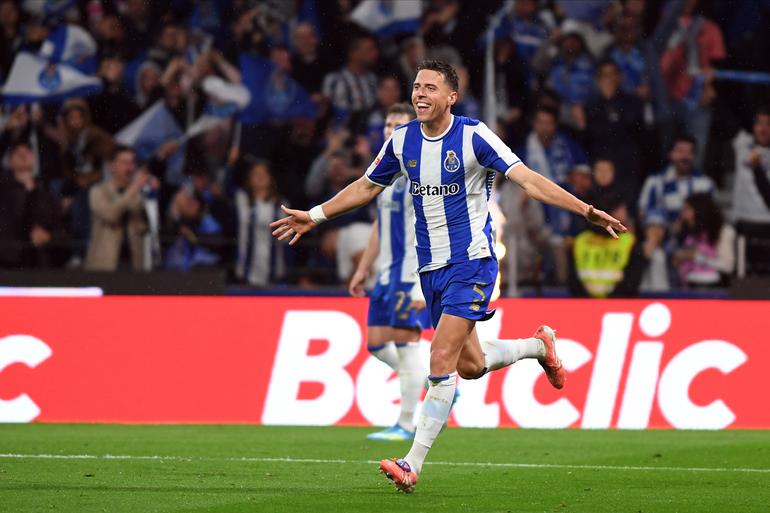 Bednarek festeja golo ao Alverca - Foto: Rogério Ferreira/Kapta+