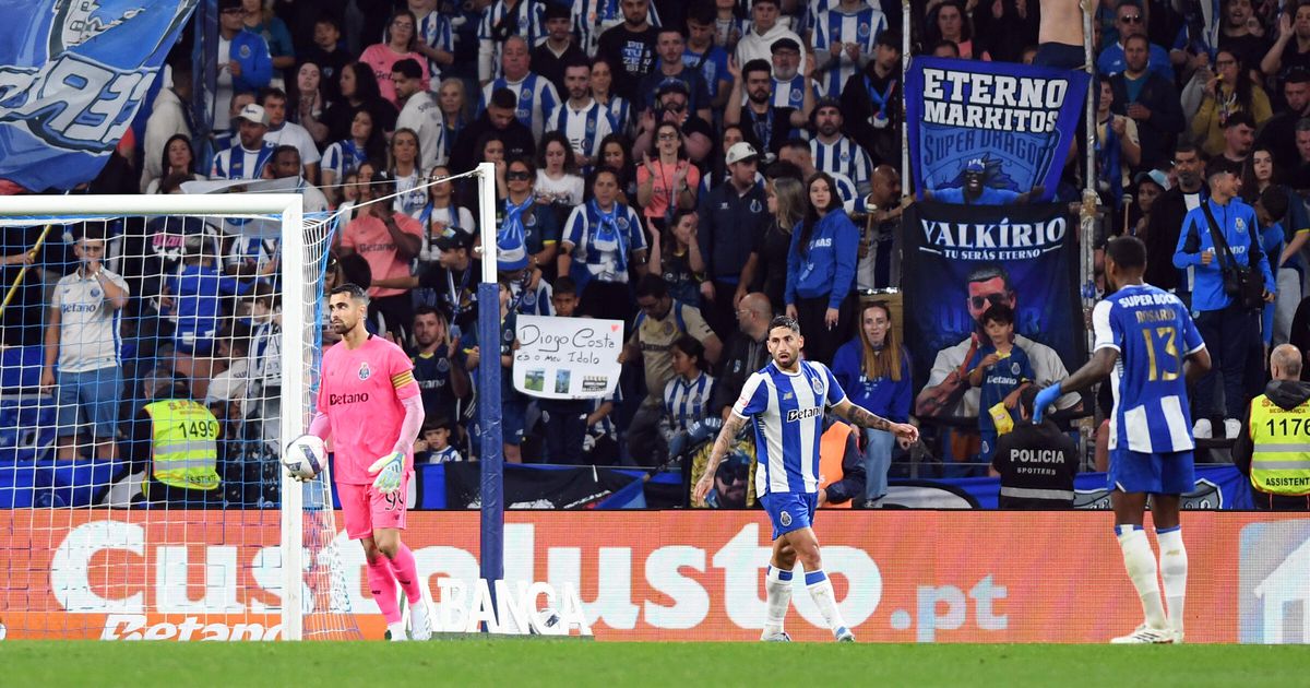 «Campeões, nós somos campeões»: adeptos do FC Porto começam a festa