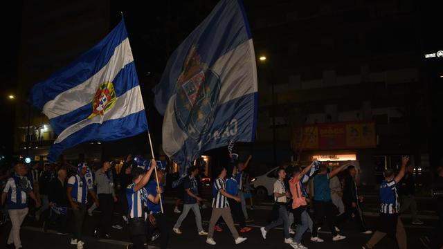 Festa rija do FC Porto na 'sala' de festejos de Benfica e Sporting