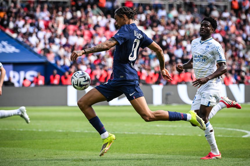 Barcola bem tento marcar, mas não conseguiu e o PSG não foi além de um empate frente ao Lorient - FOTO:Imago