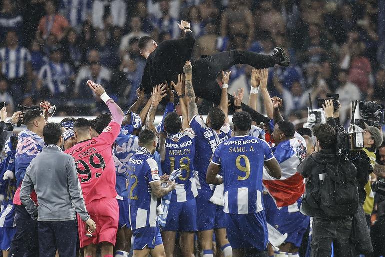 FC Porto (Portugal). Dragões conquistaram título, quatro anos depois, a dois jornadas do fim — Foto: Manuel Fernando Araújo/LUSA