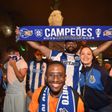 Adeptos do FC Porto fazem a festa em Lisboa, no Marquês de Pombal (Foto: Miguel Nunes)