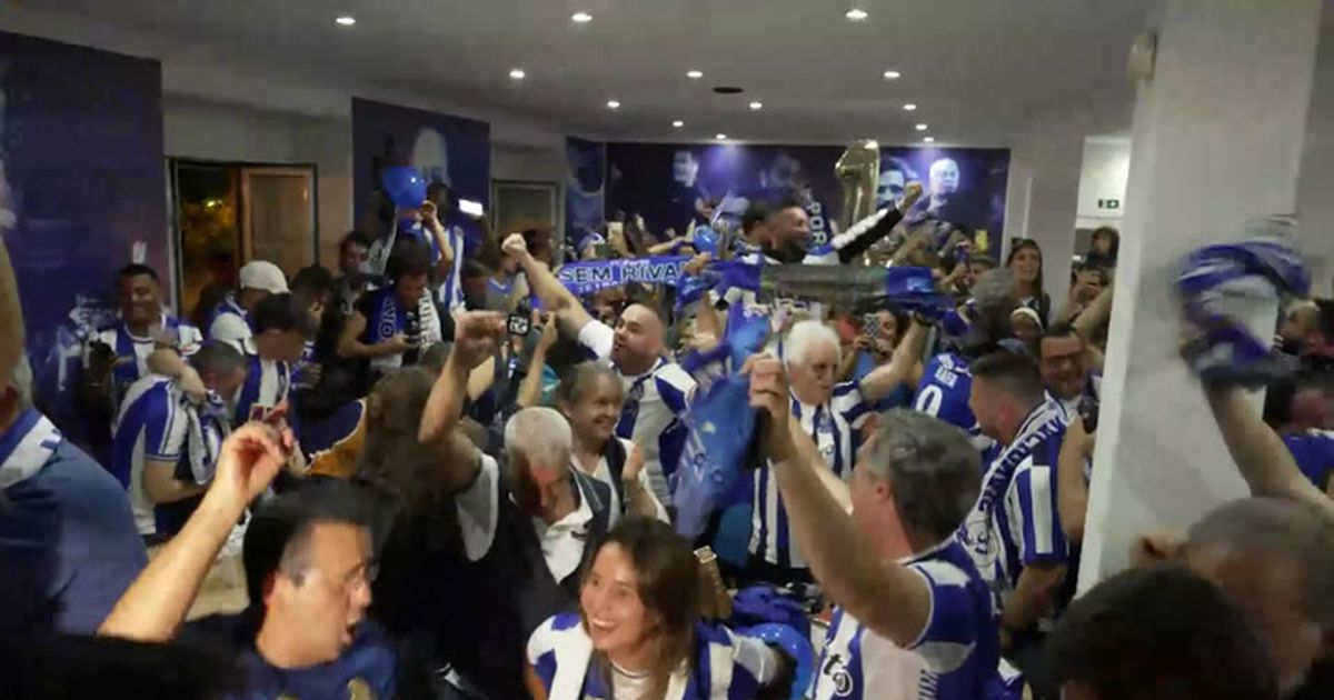 É em Lisboa, mas parece o coração da Invicta! Que festa no apito final