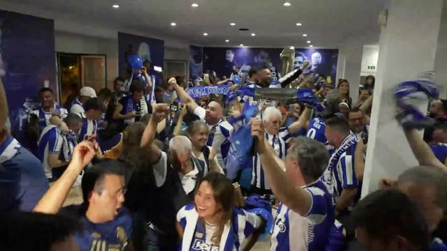 É em Lisboa, mas parece o coração da Invicta! Que festa no apito final