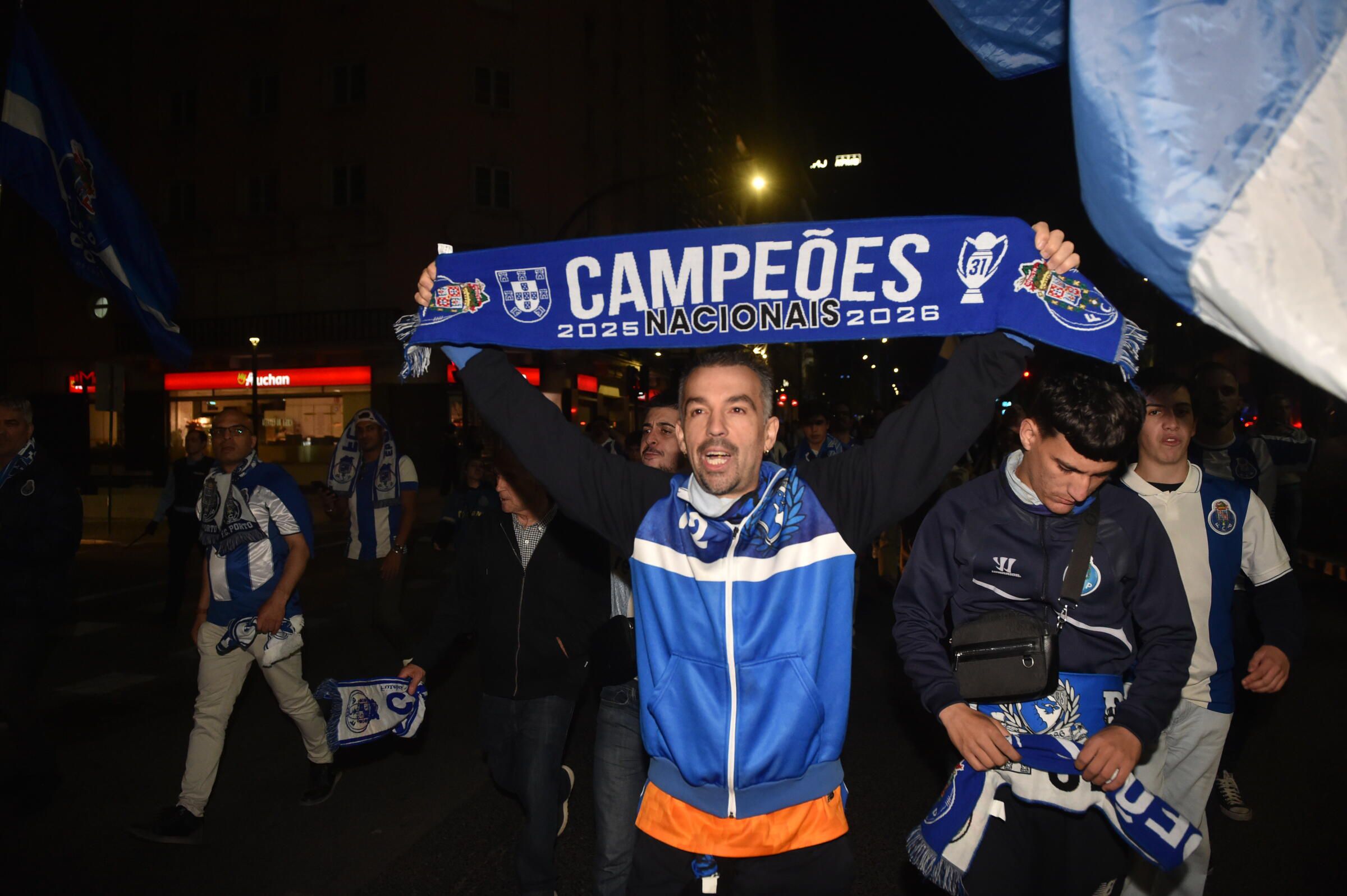 Adeptos do FC Porto fazem a festa em Lisboa (Foto: Miguel Nunes)