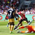 West Ham de NES perde e arrisca cair para zona de descida