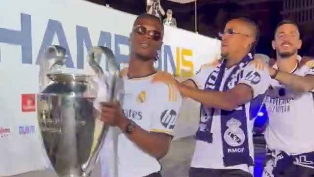 Campeões europeus do Real Madrid em modo apita o comboio...