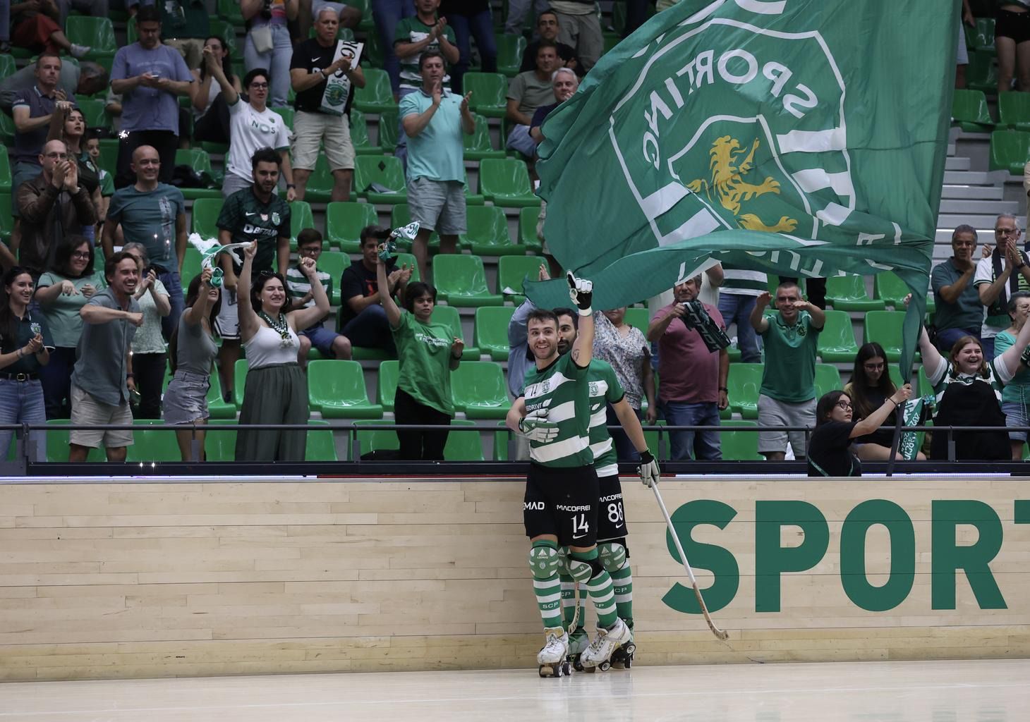 Sporting vence FC Porto e iguala meia-final