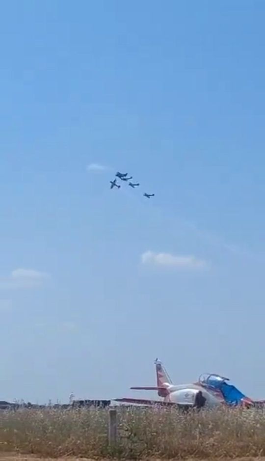 O momento do acidente entre dois aviões no Beja AirShow