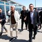 Mourinho acena aos adeptos do Fenerbahçe no aeroporto