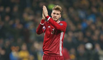 Nicklas Bendtner: «O dinheiro desaparece depressa quando se compra um vinho de 170 mil euros»