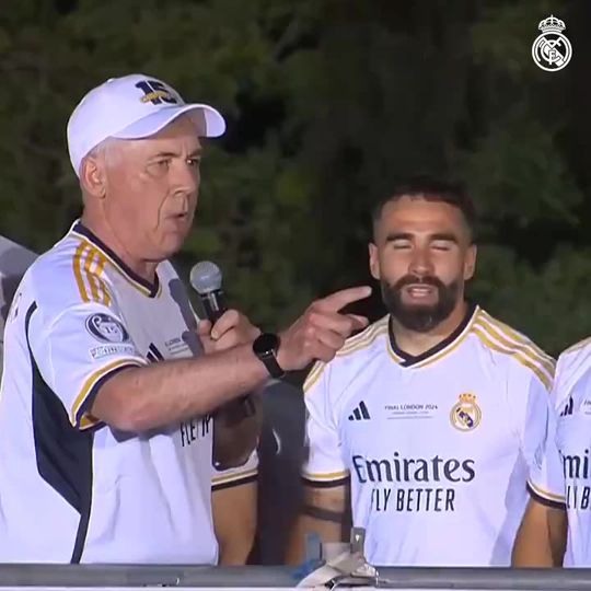 Ancelotti 'entala' Arda Guler na festa do Real Madrid campeão europeu