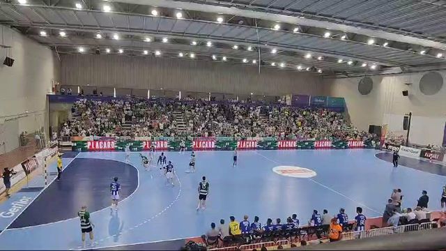 Carlos Resende e Ricardo Costa acabaram a final abraçados: o desportivismo na festa do Sporting