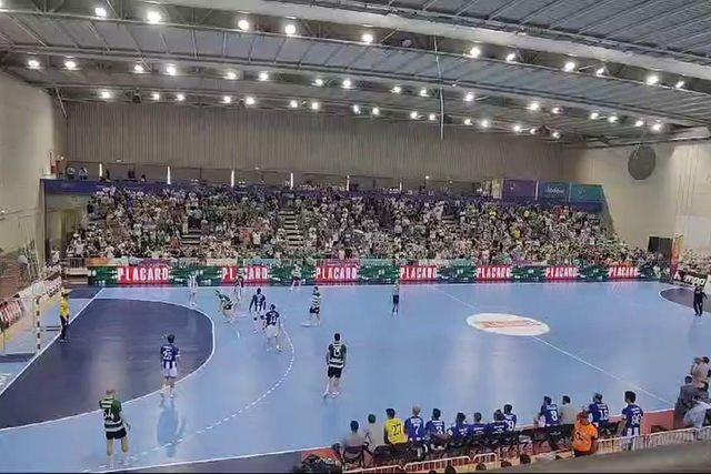 Carlos Resende e Ricardo Costa acabaram a final abraçados: o desportivismo na festa do Sporting