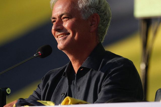 «A partir de agora, esta camisola é a minha pele»: o primeiro discurso de José Mourinho como treinador do Fenerbahçe