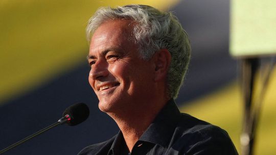 «A partir de agora, esta camisola é a minha pele»: o primeiro discurso de José Mourinho como treinador do Fenerbahçe