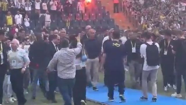 Podia ser dia de jogo, mas era 'só' a apresentação de José Mourinho