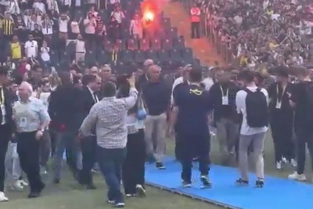 Podia ser dia de jogo, mas era 'só' a apresentação de José Mourinho