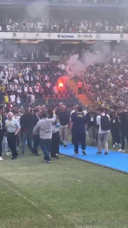 Podia ser dia de jogo, mas era 'só' a apresentação de José Mourinho