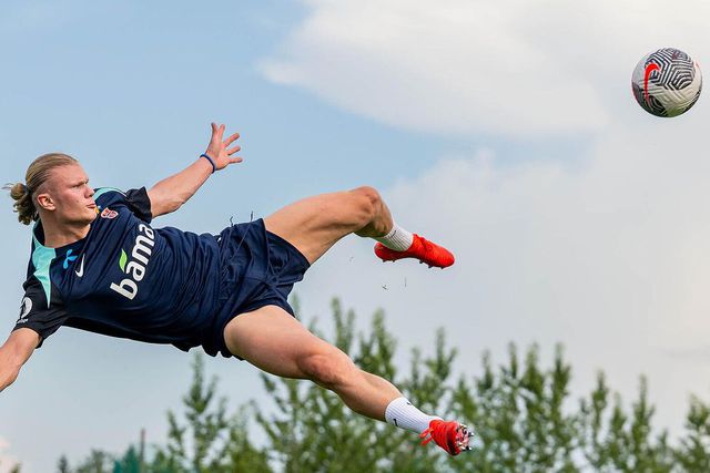 Vídeo: golaço de Haaland no treino da Noruega