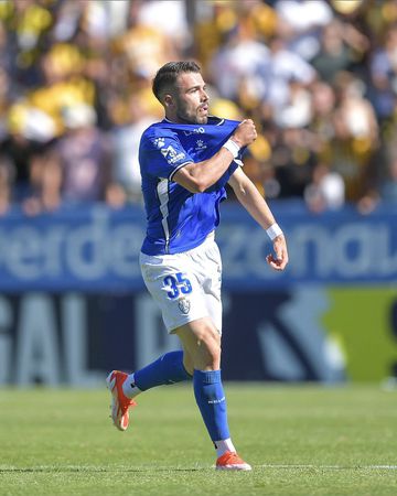 Feirense dá a volta ao Lourosa e mantém-se na Liga 2