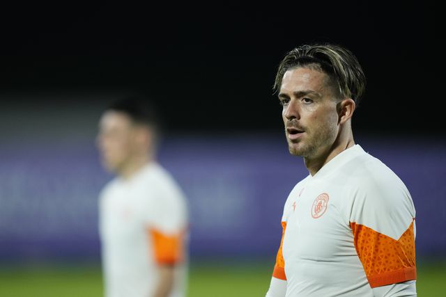 Grealish de férias e... de peruca