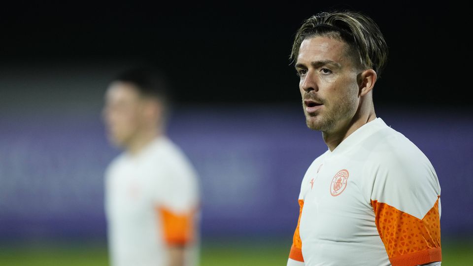 Grealish de férias e... de peruca