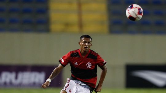 Famalicão: Wesley França referenciado, mas Flamengo dificulta negócio