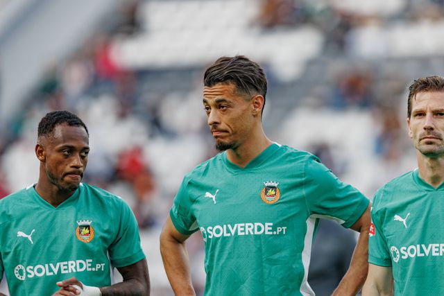 Rio Ave: indefinição no miolo força ida ao mercado