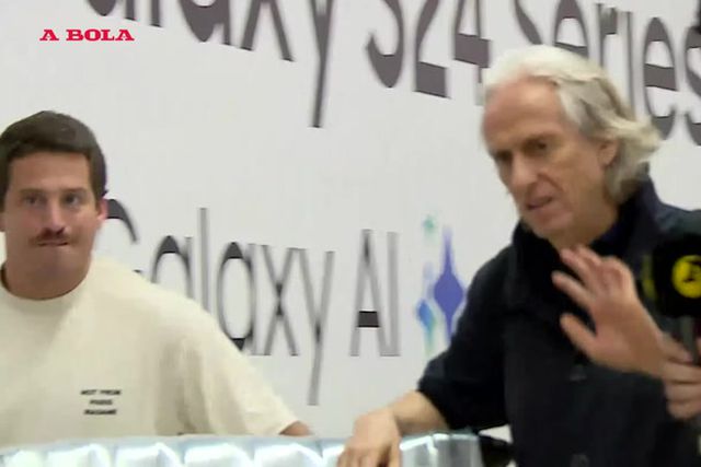 Jorge Jesus em silêncio na chegada a Lisboa