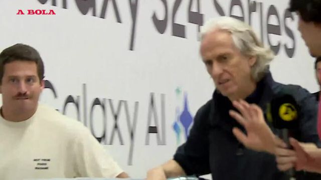 Jorge Jesus em silêncio na chegada a Lisboa