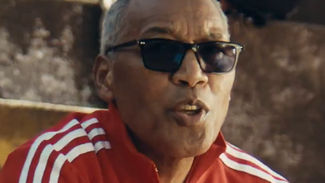 «Não só futebol, é Benfica»: Shéu apresenta as novas camisolas